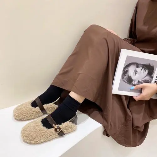 平底毛毛鞋怎么搭配衣服图片