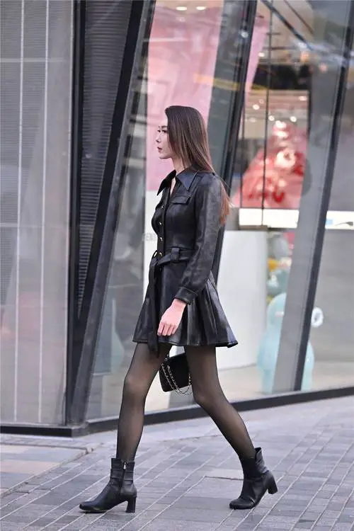 短靴子配什么裤子好看