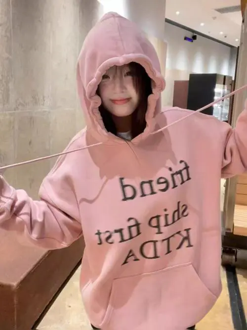 长款淡粉色卫衣怎么搭配图片