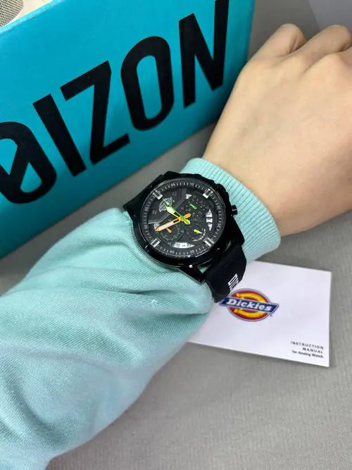 运动手表怎么搭配衣服