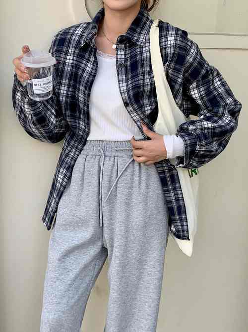 衬衫中长款外套怎么搭配什么裤子好看图片欣赏