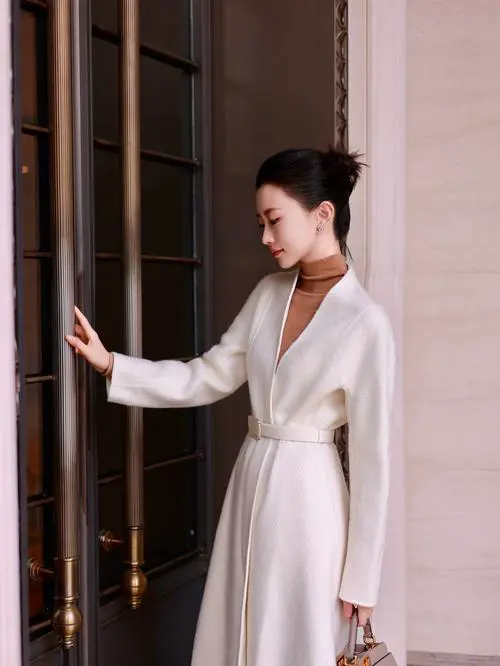 无领的风衣怎么搭配围巾