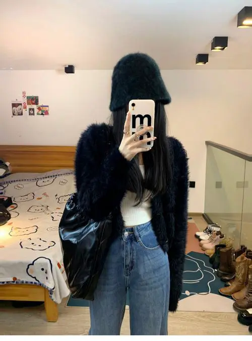 黑毛衣短款怎么搭配