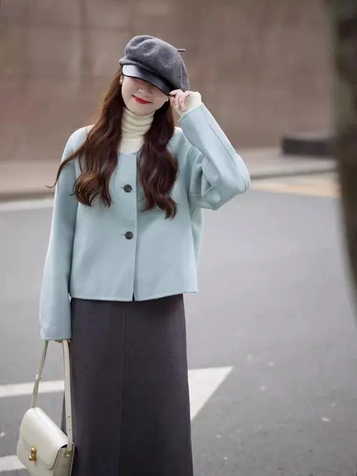 毛呢圆领外套怎么搭配