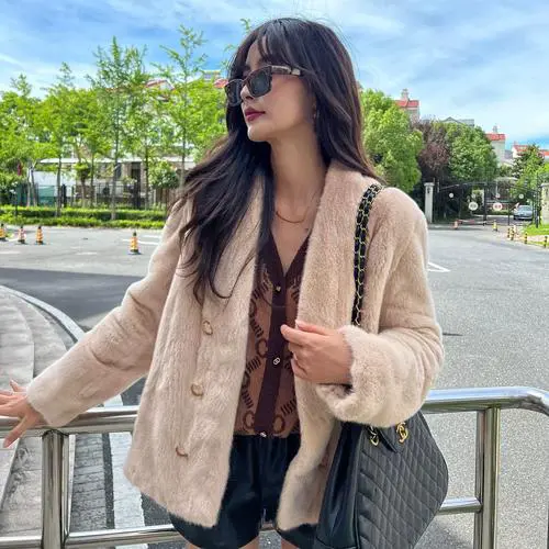 女短款貂皮外套怎么搭配图片