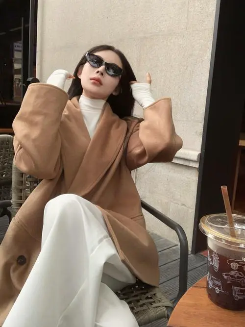 亮色毛呢大衣怎么搭配