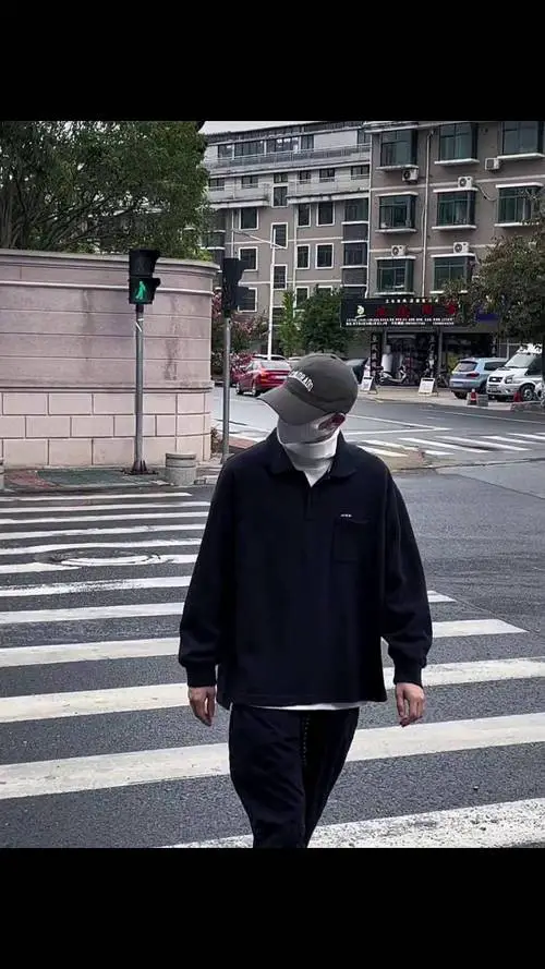 带帽的男士衣服怎么搭配衣服