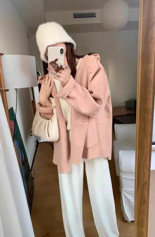 粉色外套配什么颜色好看