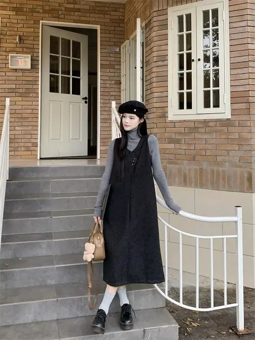 秋冬款背心裙怎么搭配