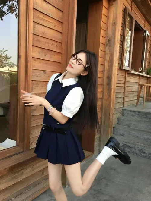 无袖衬衫连衣裙怎么搭配外套