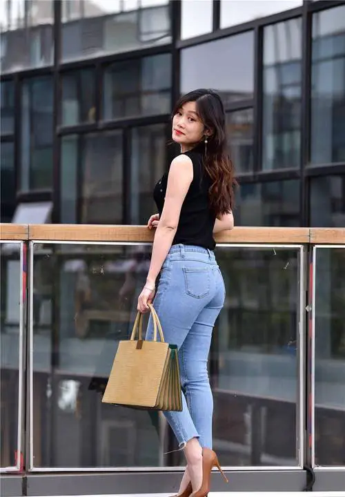 中跟鞋怎么搭配裤子好看