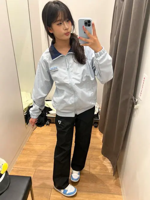 长款黑夹克怎么搭配什么裤子好看