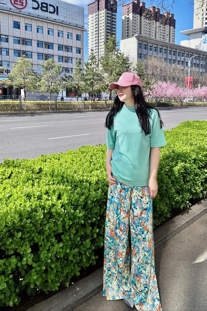 花色长裤怎么搭配