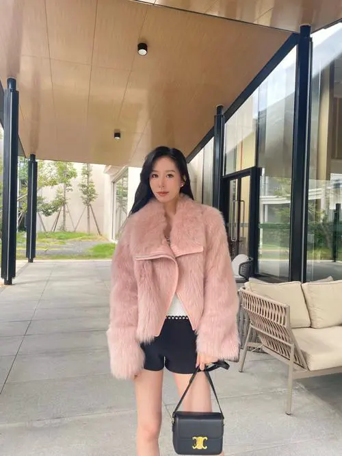 粉色皮草怎么搭配衣服图片大全