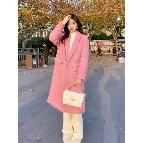 粉色的呢子衣怎么搭配