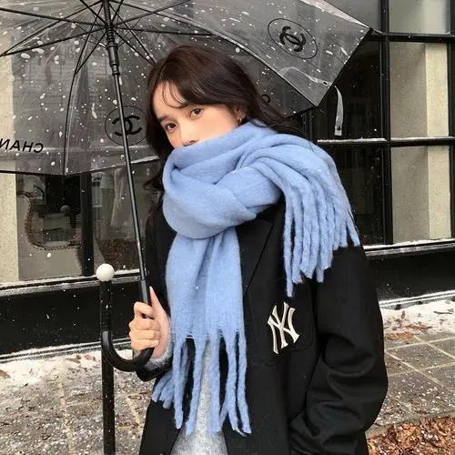 蓝色外套配什么围巾