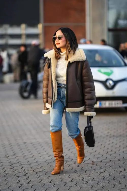 短靴牛仔裤怎么搭配衣服图片