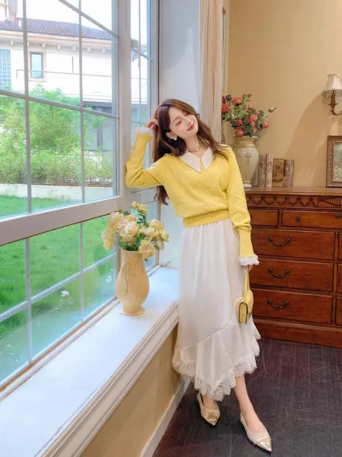 秋冬白色长裙怎么搭配衣服好看