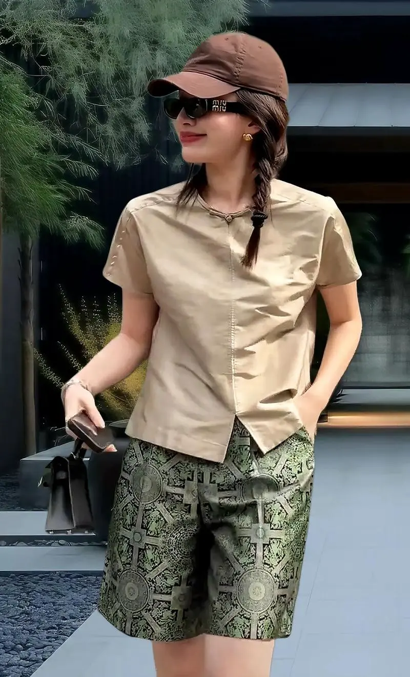 卡其色衬衫配什么裤子