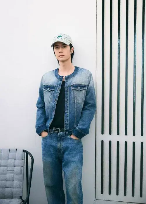 牛仔棒球服怎么搭配男