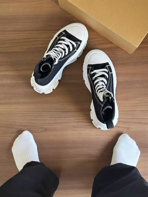 高帮鞋秋冬怎么搭配