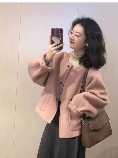 h型粉红大衣怎么搭配