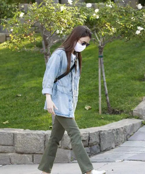 军绿色和牛仔外套怎么搭配什么裤子好看图片大全