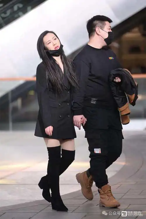 黑色过膝靴子怎么搭配