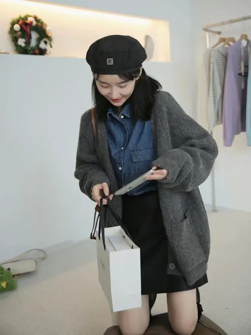 长牛仔衬衣怎么搭配毛衣