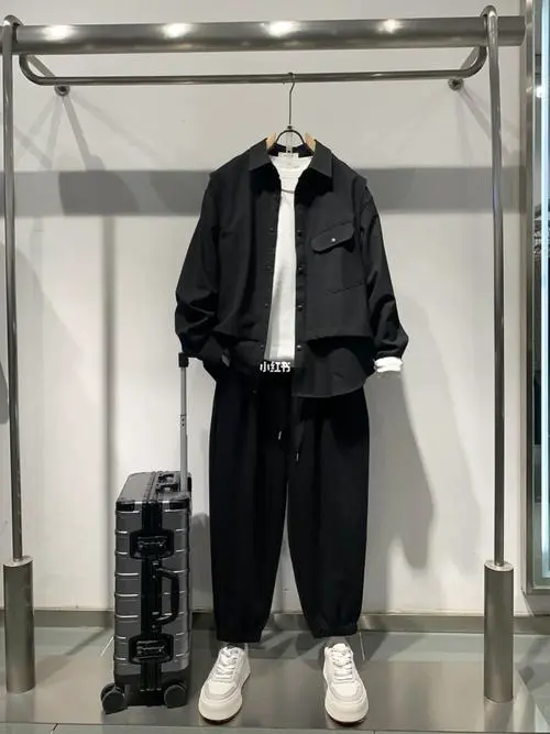 黑衬衫男士怎么搭配