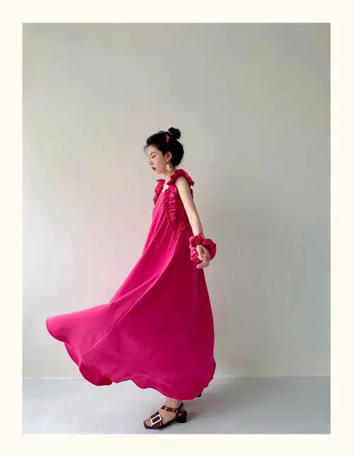 红色无袖修身连衣裙怎么搭配什么外套