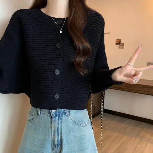 深色针织衫外套怎么搭配