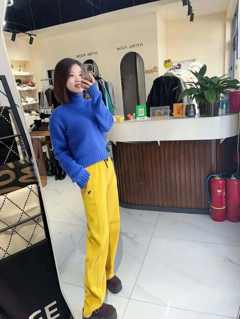 加绒运动裤怎么搭配