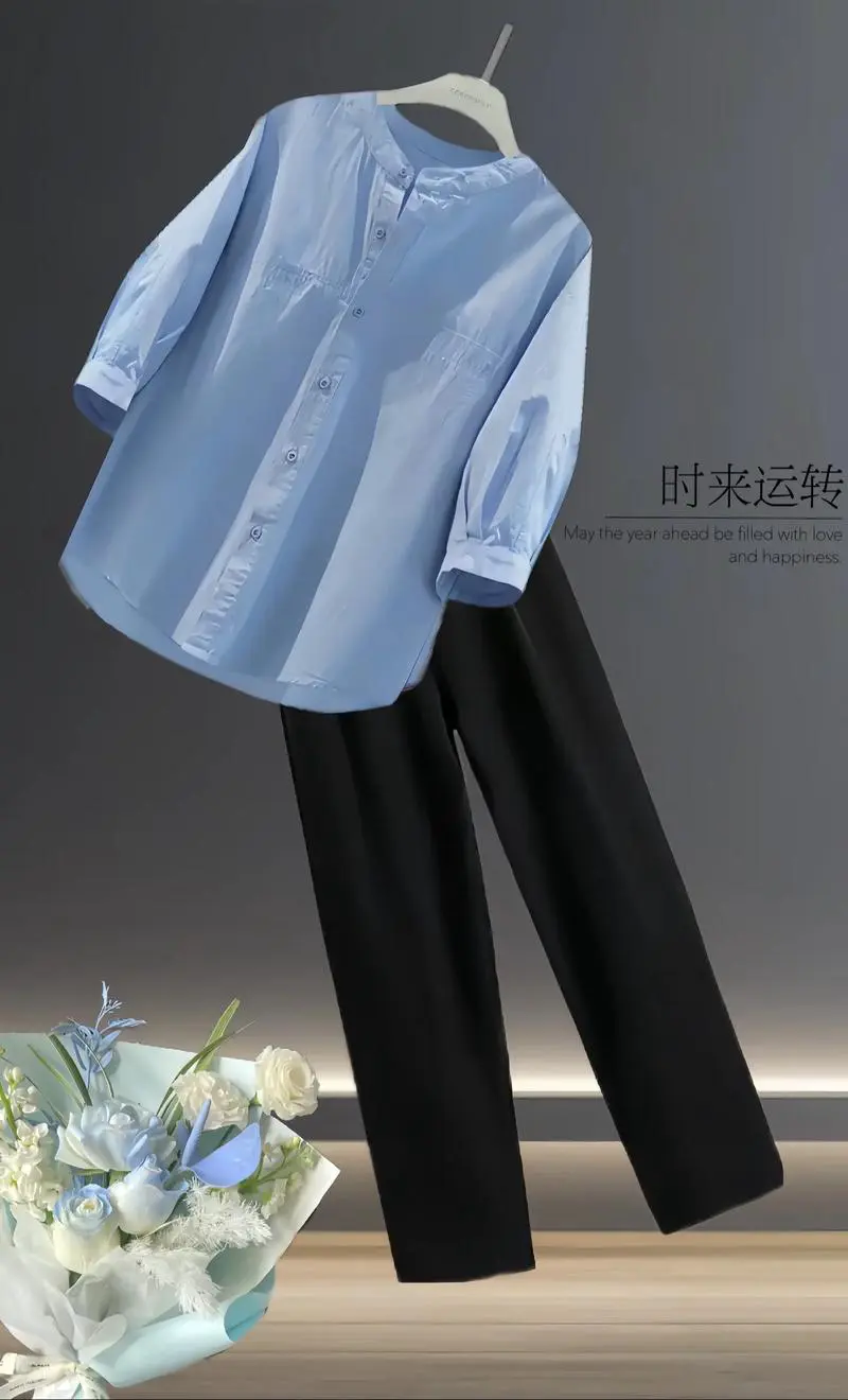 淡蓝色上衣配什么裤子