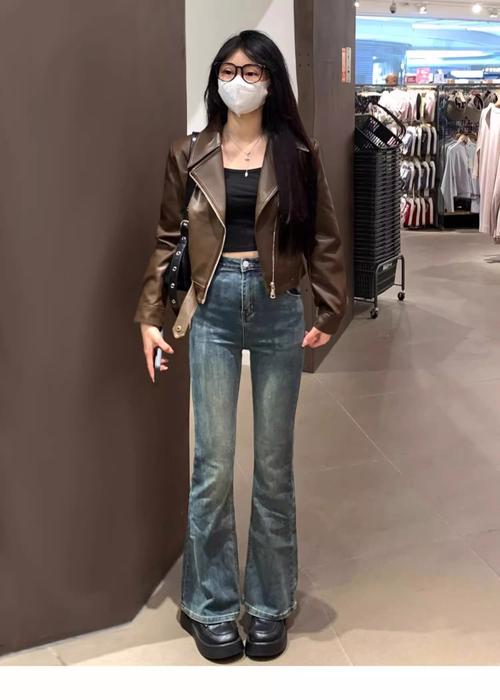 小皮衣怎么搭配围巾