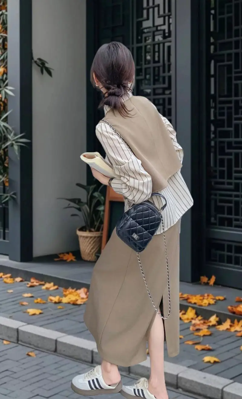 卡其色的马甲怎么搭配衣服好看