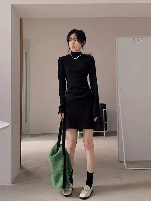 秋冬包臀短裙怎么搭配上衣