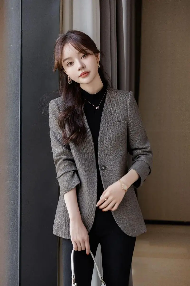 女款无领外套怎么搭配