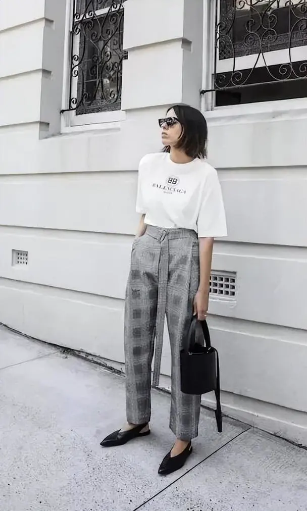 灰色鞋子怎么搭配衣服图片女生