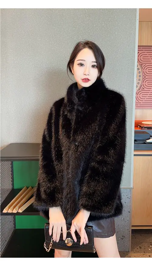 黑色皮草中款怎么搭配