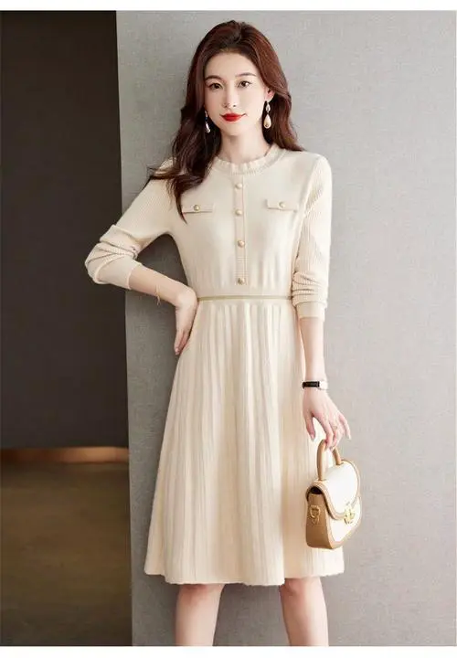 秋冬长款羊毛连衣裙怎么搭配