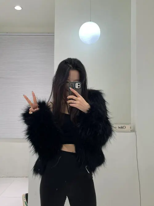 黑色的皮草怎么搭配好看图片欣赏