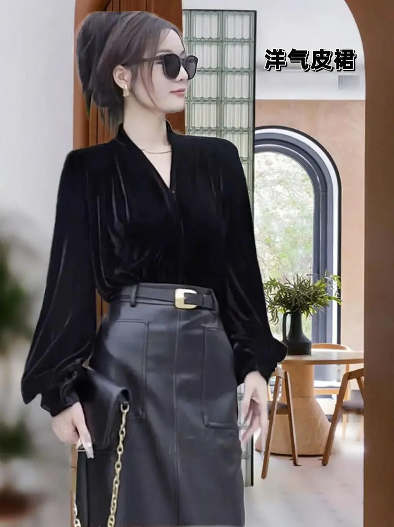 夏季半身黑色皮裙怎么搭配上衣图片欣赏