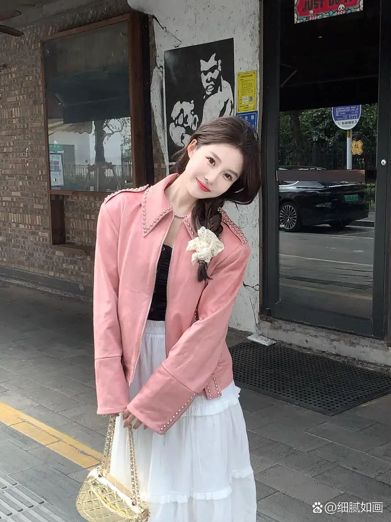 米粉色皮衣怎么搭配好看吗