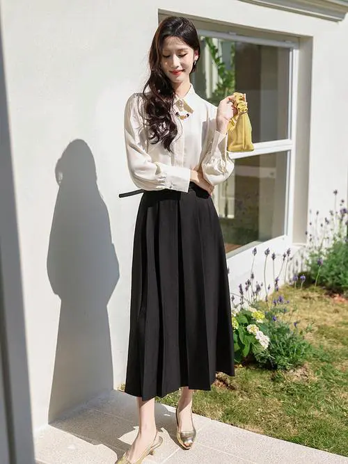 长款百褶裙搭配什么上衣