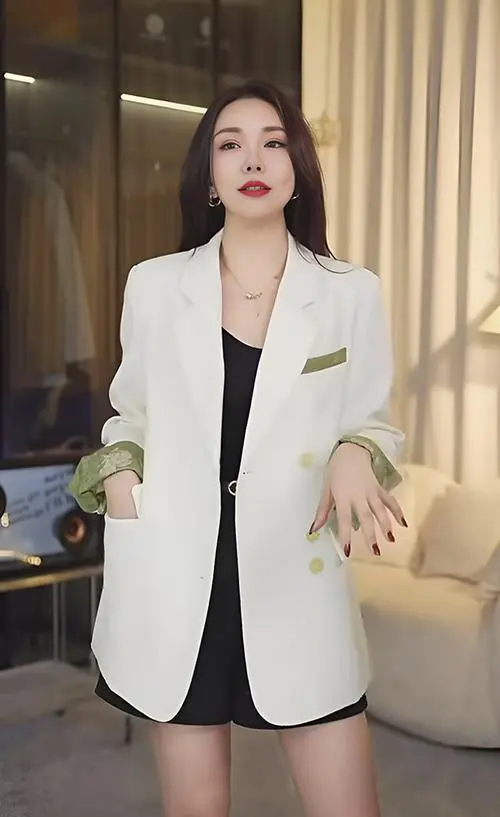 西装长外套怎么搭配衣服女图片