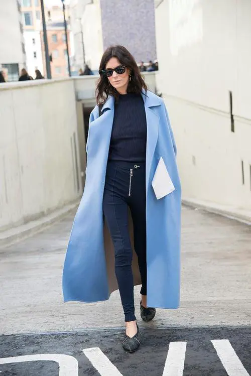 浅蓝色毛外套怎么搭配图片