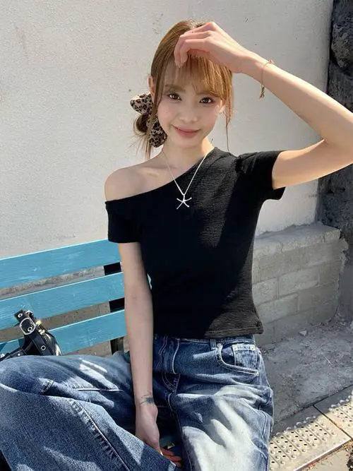 露肩的衣服长了怎么搭配裤子