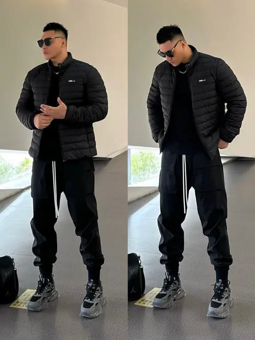 运动黑羽绒服怎么搭配裤子好看图片欣赏