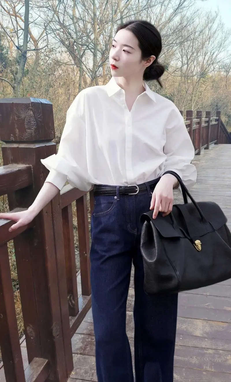 女士白色衬衫怎么搭配毛衣